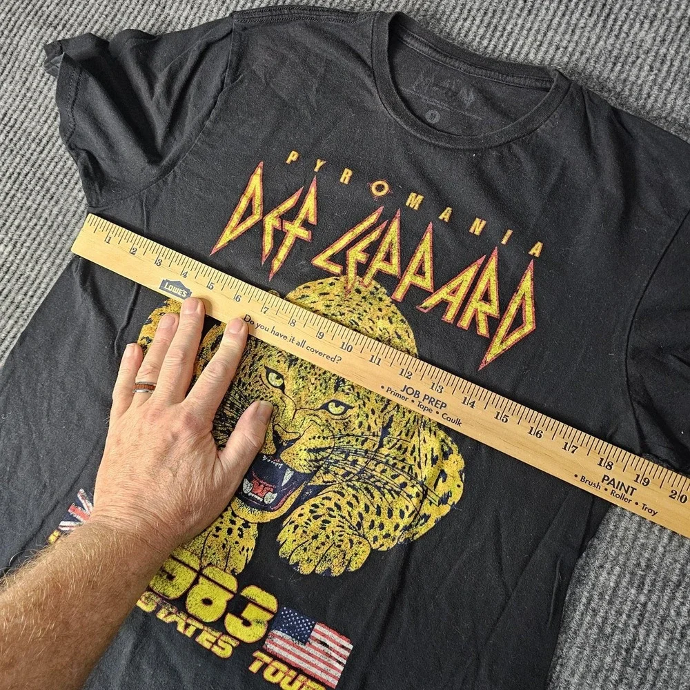 Def Leppard Pyromania Shirt Mens Small Black 1983 Tour Graphic Band Rock‎ Tee